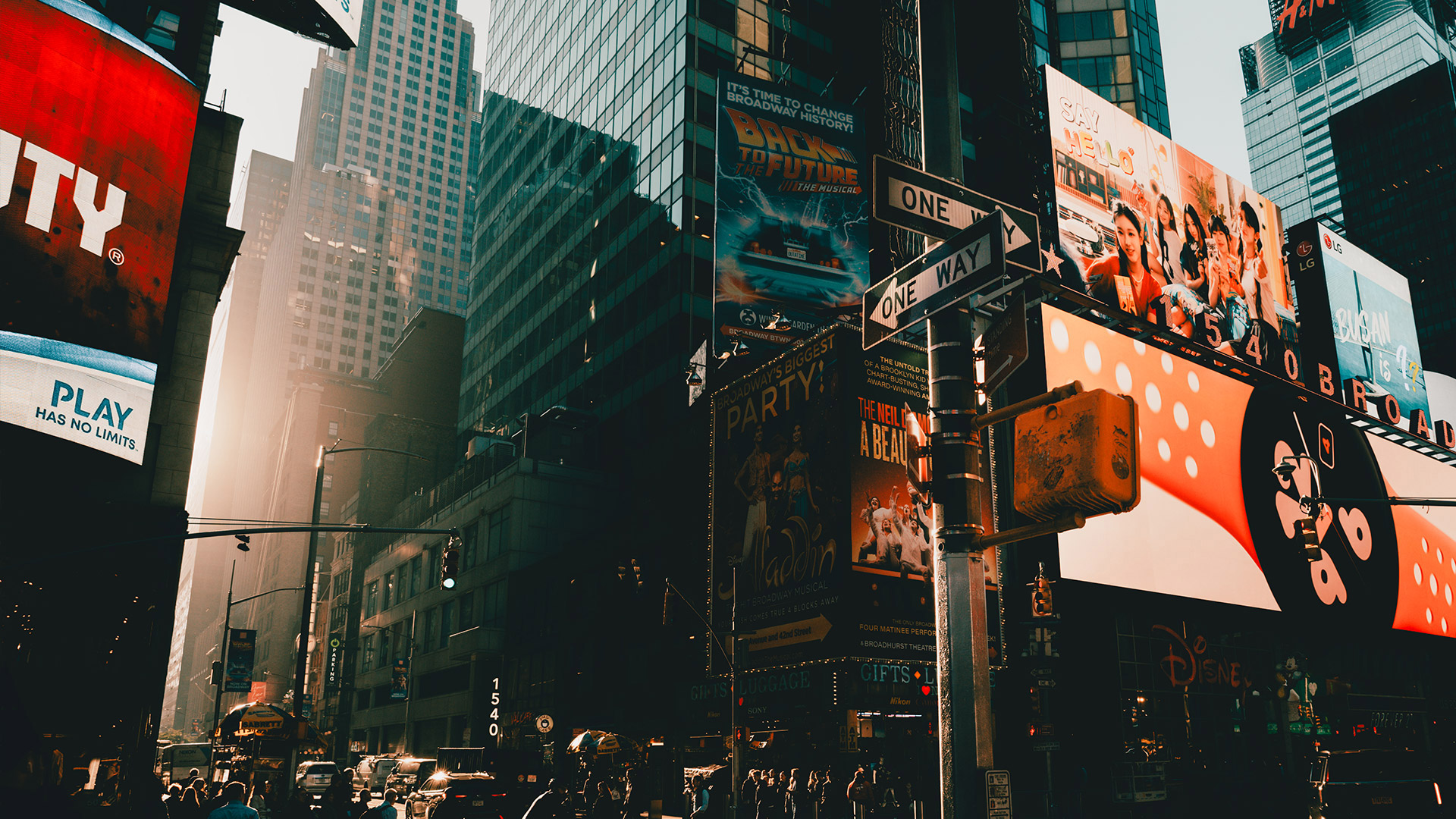 Admire New York through the lens of @jinifoto | Featuring FE 20