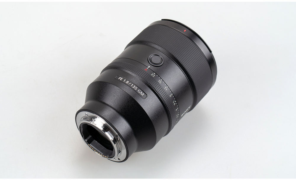 SONY_135GM_04_feature_02_04.jpg