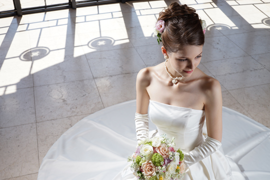 Multiple lights produce soft lighting and shadows that accentuate subject detail