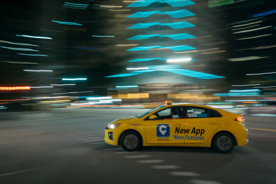 Shot using the RX100 VII’s 20 FPS Blackout-free Shooting, Kevin also managed to achieve a cool blur background of light streaks to show the subject was in motion.